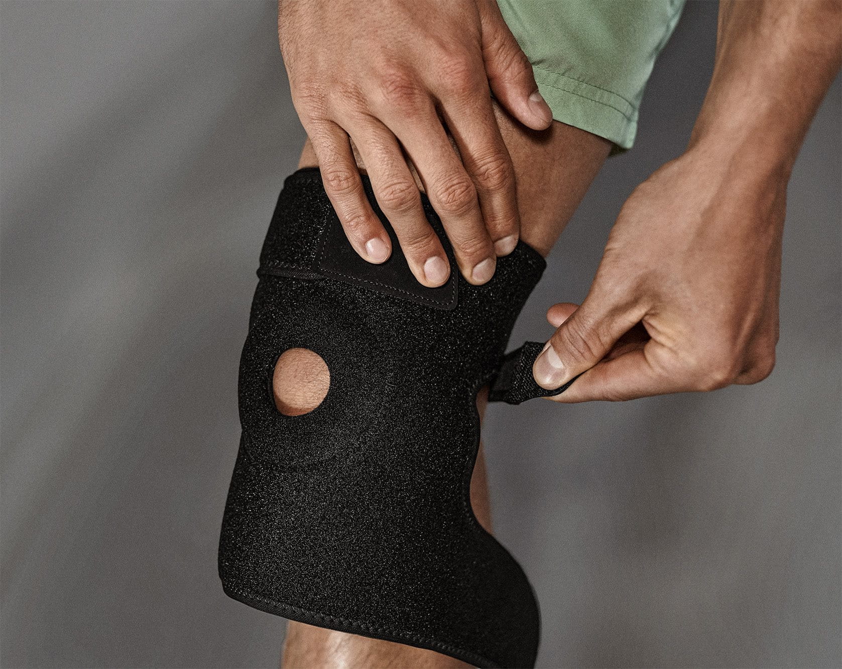 Protective Knee Support Elastoplast